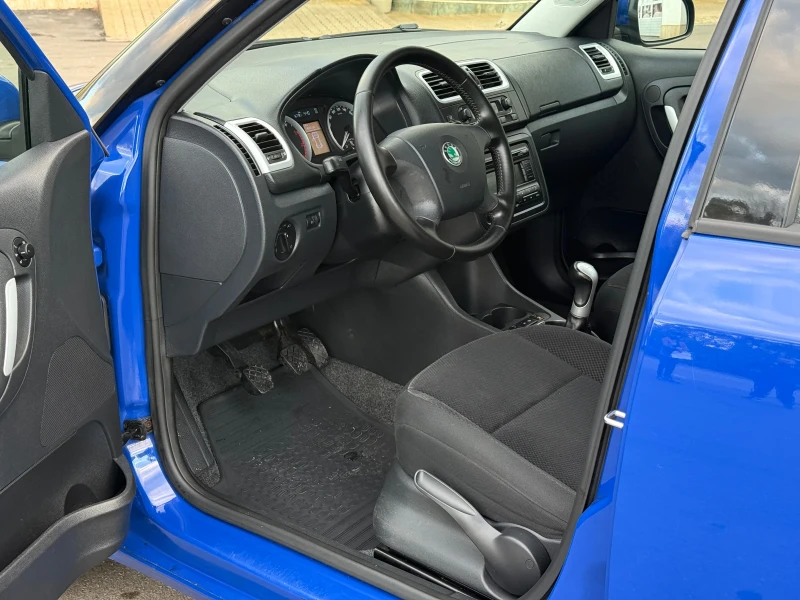 Skoda Fabia 1.2i 70кс * Климатроник* , снимка 9 - Автомобили и джипове - 52162750