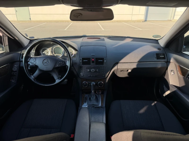 Mercedes-Benz C 320, снимка 10 - Автомобили и джипове - 53239374