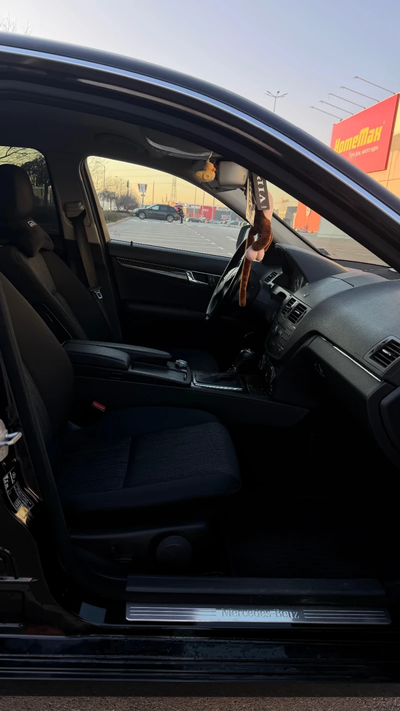 Mercedes-Benz C 320, снимка 5 - Автомобили и джипове - 52882422