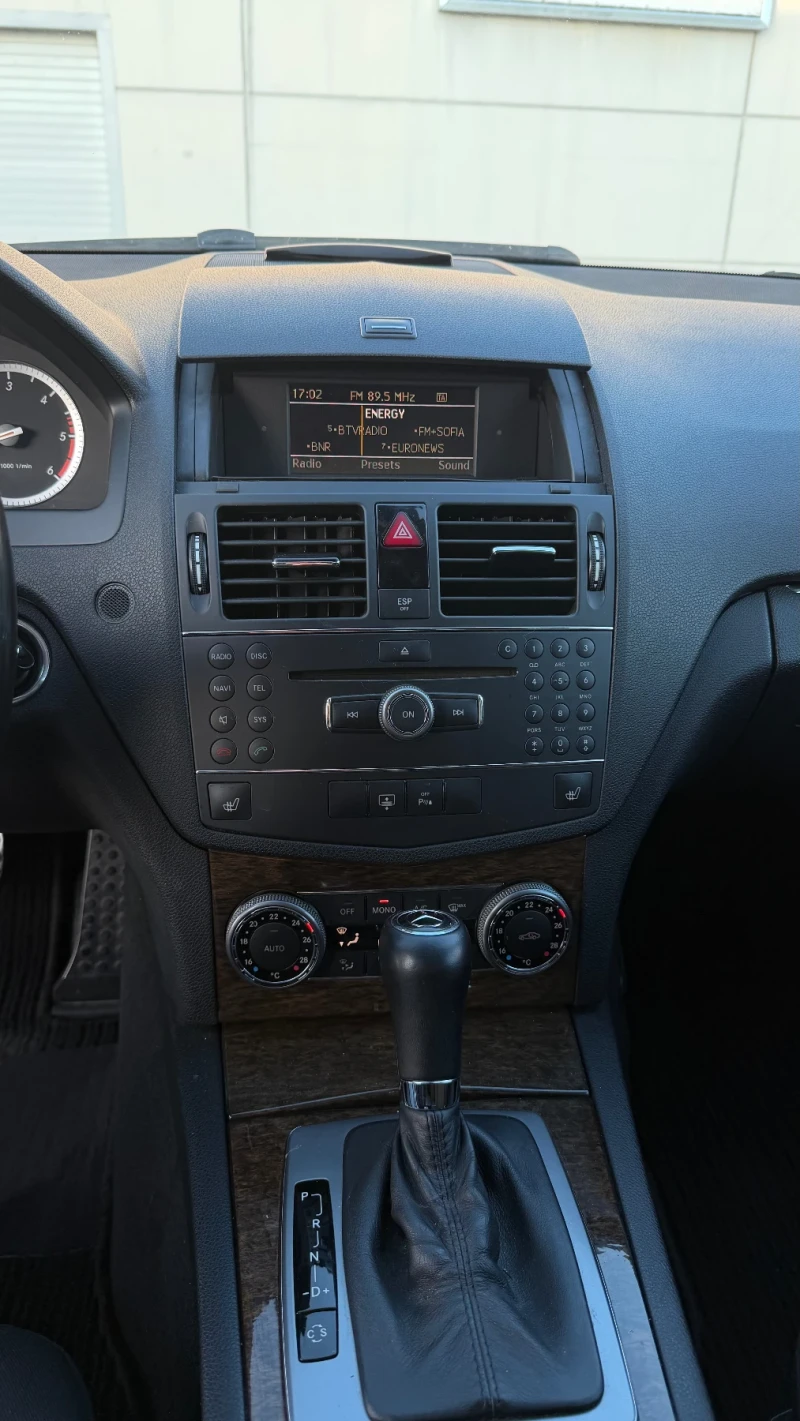 Mercedes-Benz C 320, снимка 8 - Автомобили и джипове - 52882422