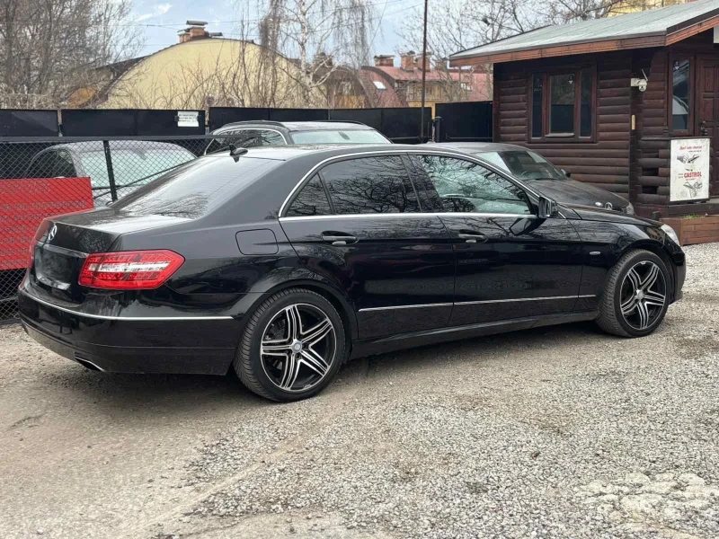 Mercedes-Benz E 350 4Matic, снимка 3 - Автомобили и джипове - 53173033