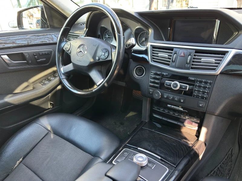 Mercedes-Benz E 350 4Matic, снимка 9 - Автомобили и джипове - 53173033