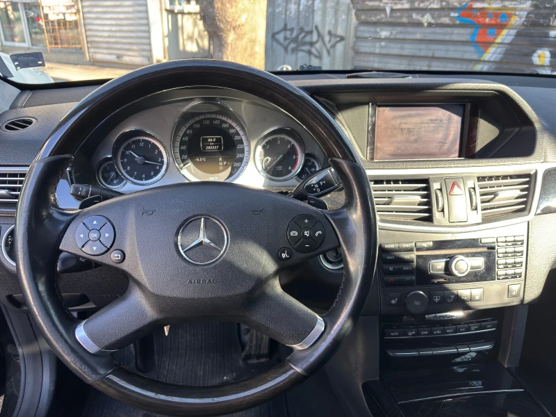 Mercedes-Benz E 350 4Matic, снимка 12 - Автомобили и джипове - 53173033