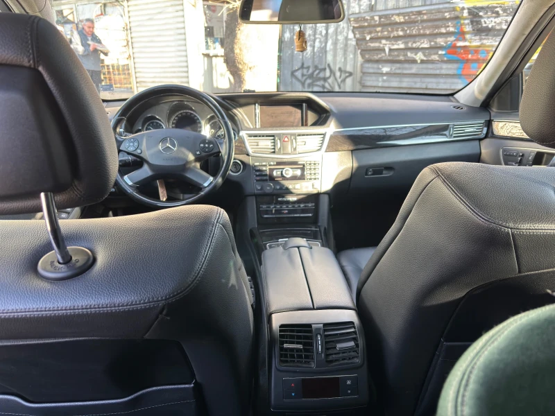 Mercedes-Benz E 350 4Matic, снимка 10 - Автомобили и джипове - 53173033
