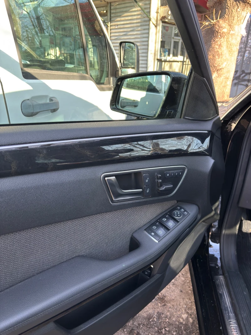 Mercedes-Benz E 350 4Matic, снимка 11 - Автомобили и джипове - 53173033
