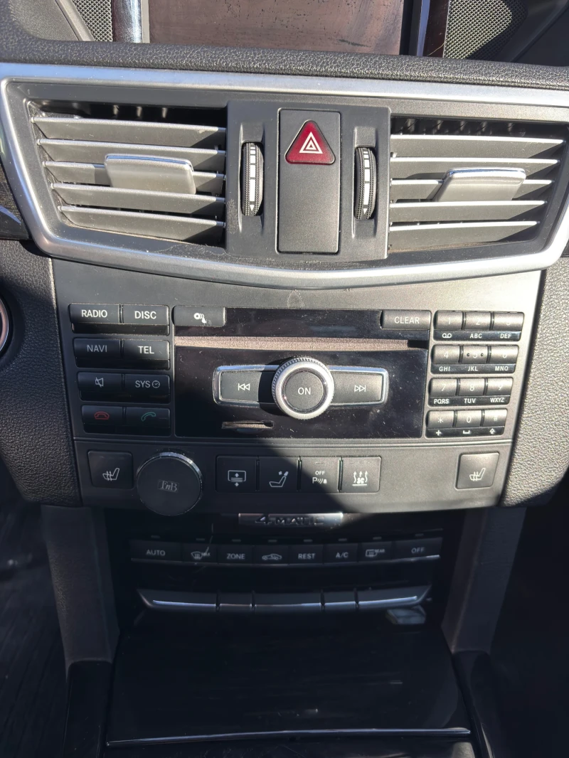 Mercedes-Benz E 350 4Matic, снимка 14 - Автомобили и джипове - 53173033