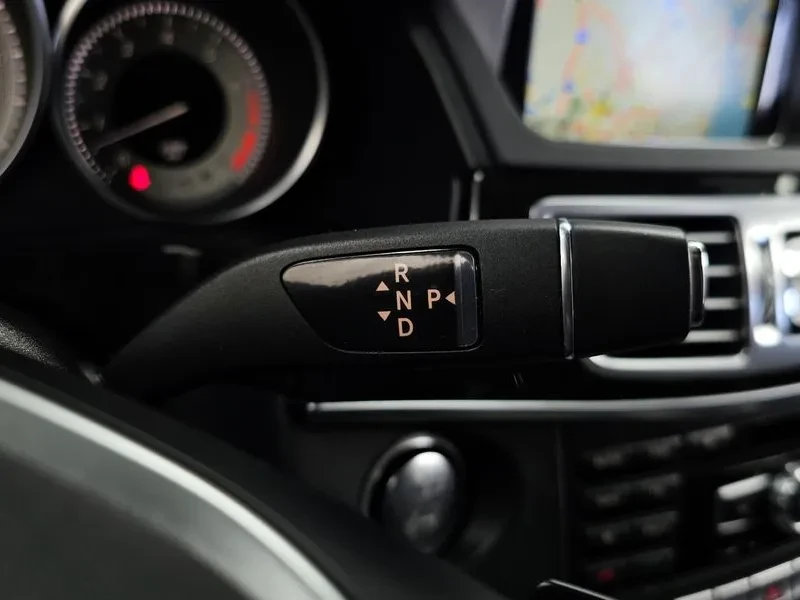 Mercedes-Benz E 350 4Matic Avantgarde, снимка 9 - Автомобили и джипове - 52845414