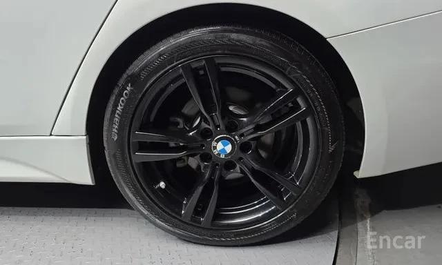 BMW 330 M Sport Shadow, снимка 5 - Автомобили и джипове - 53199983