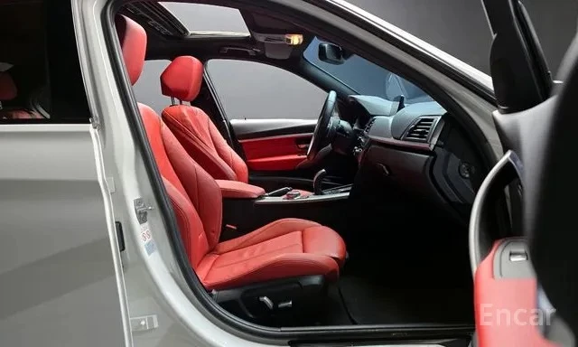 BMW 330 M Sport Shadow, снимка 12 - Автомобили и джипове - 53199983