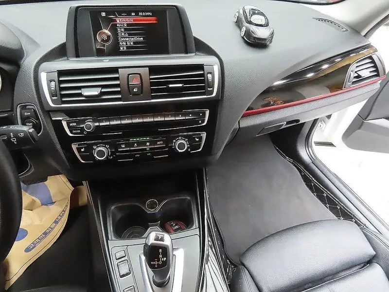 BMW 118 D Sports 5-Door, снимка 7 - Автомобили и джипове - 55830551