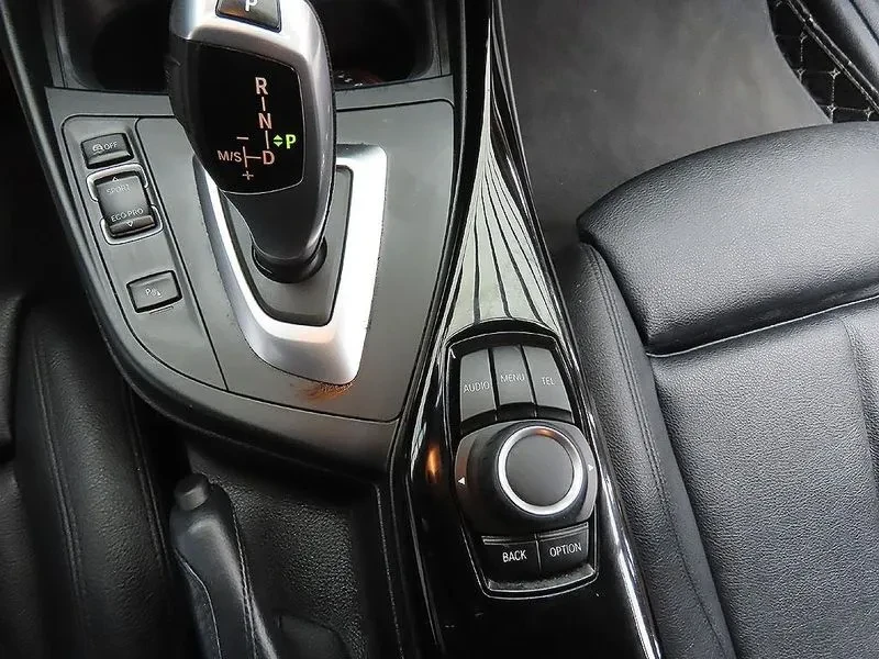 BMW 118 D Sports 5-Door, снимка 13 - Автомобили и джипове - 55830551