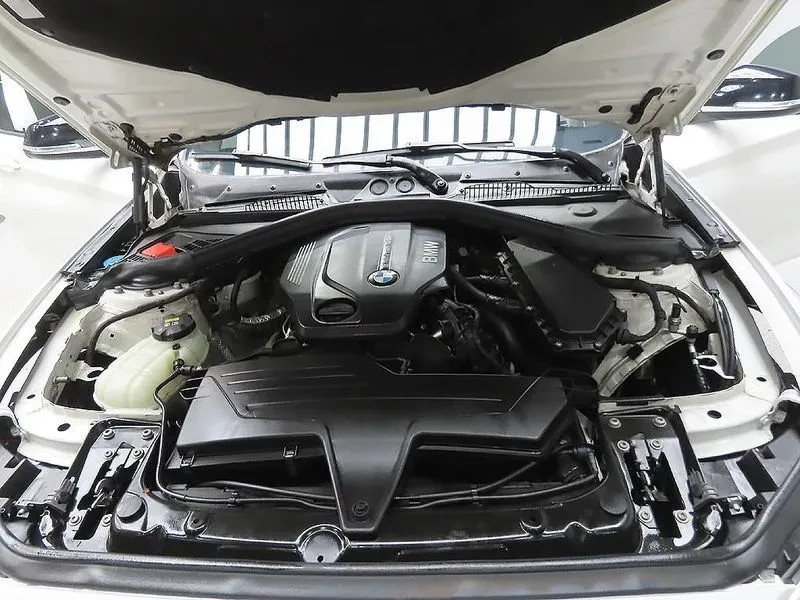 BMW 118 D Sports 5-Door, снимка 8 - Автомобили и джипове - 55830551