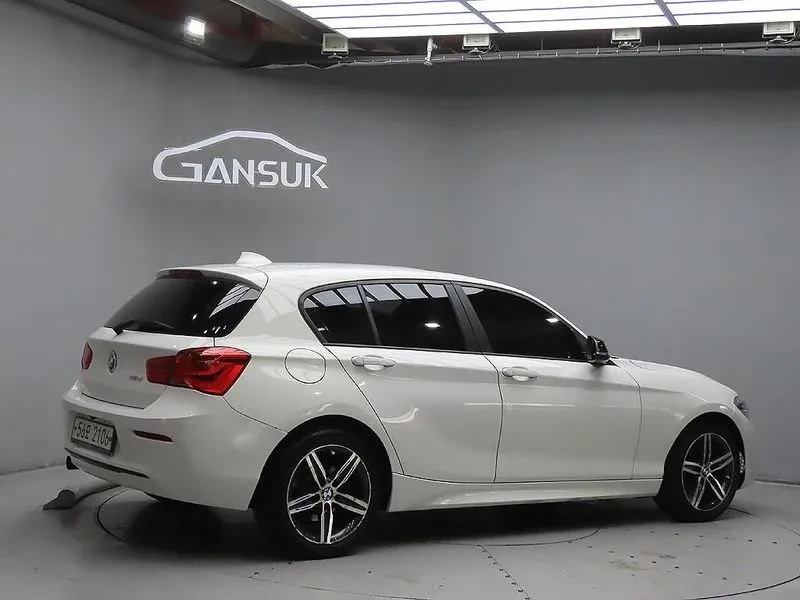 BMW 118 D Sports 5-Door, снимка 4 - Автомобили и джипове - 55830551
