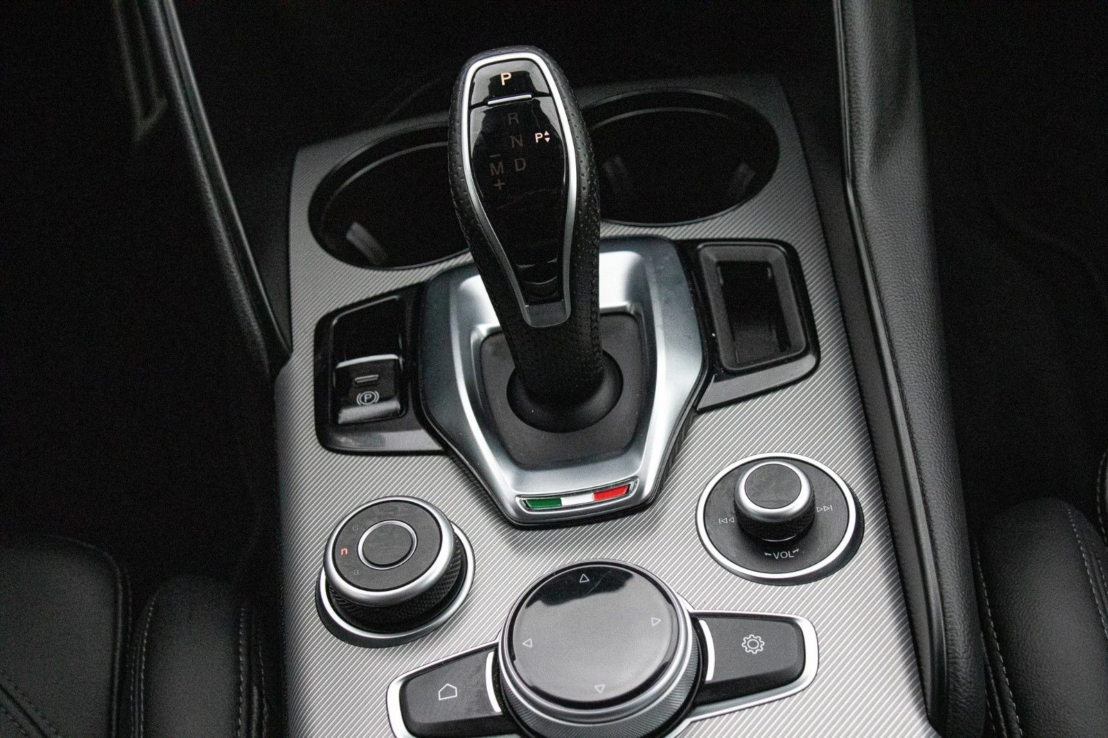 Alfa Romeo Giulia 2.2/209HP/VELOCE/PREMIUM/BREMBO/KLESS/CAM/559v - изображение 10