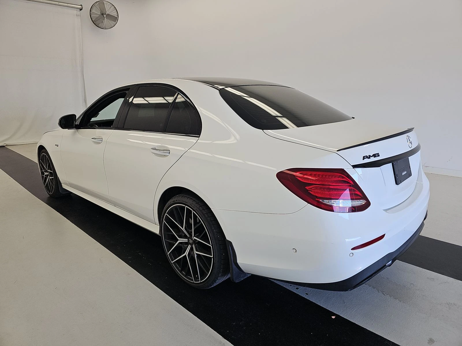 Mercedes-Benz E 43 AMG DIGITAL* BURMASTER* DISTRONIK* МАСАЖ* ОБДУХ* 360*  - изображение 6