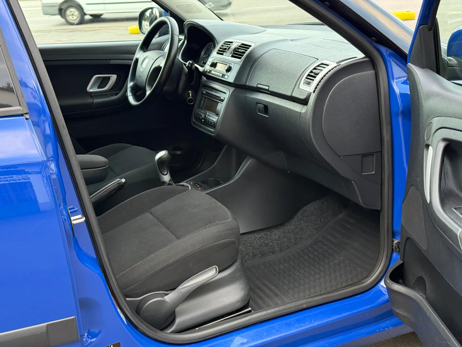 Skoda Fabia 1.2i 70 * *  | Mobile.bg   11