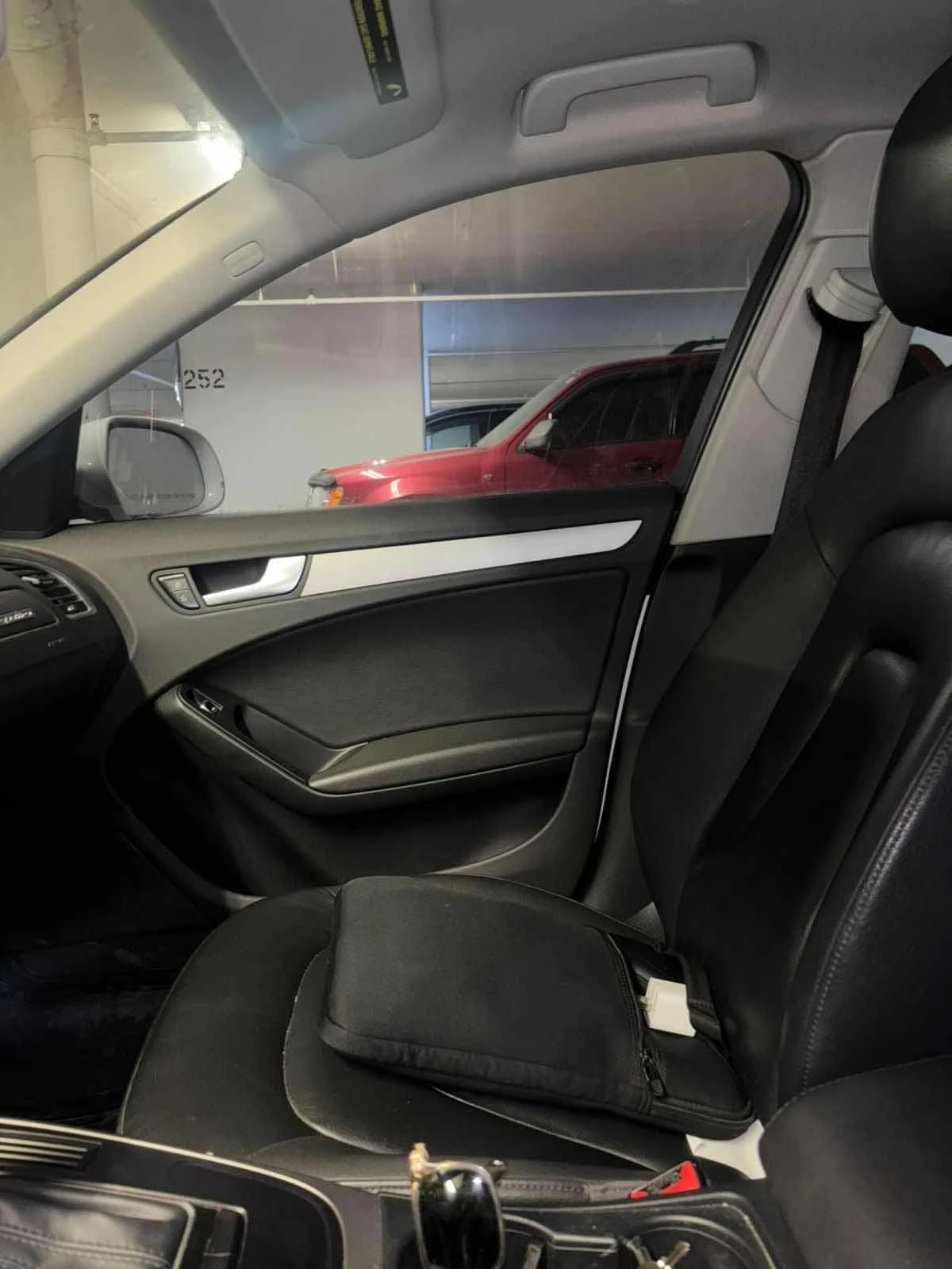 Audi A4 * Komfort plus * CARFAX * ПАНО * KEYLESS* ПОДГРЕВИ, снимка 5 - Автомобили и джипове - 53941045