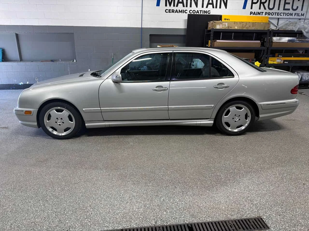 Mercedes-Benz E 55 * 5.5L * CARFAX * БЕЗ ПЪРВОНАЧАЛНА ВНОСКА, снимка 2 - Автомобили и джипове - 54107952