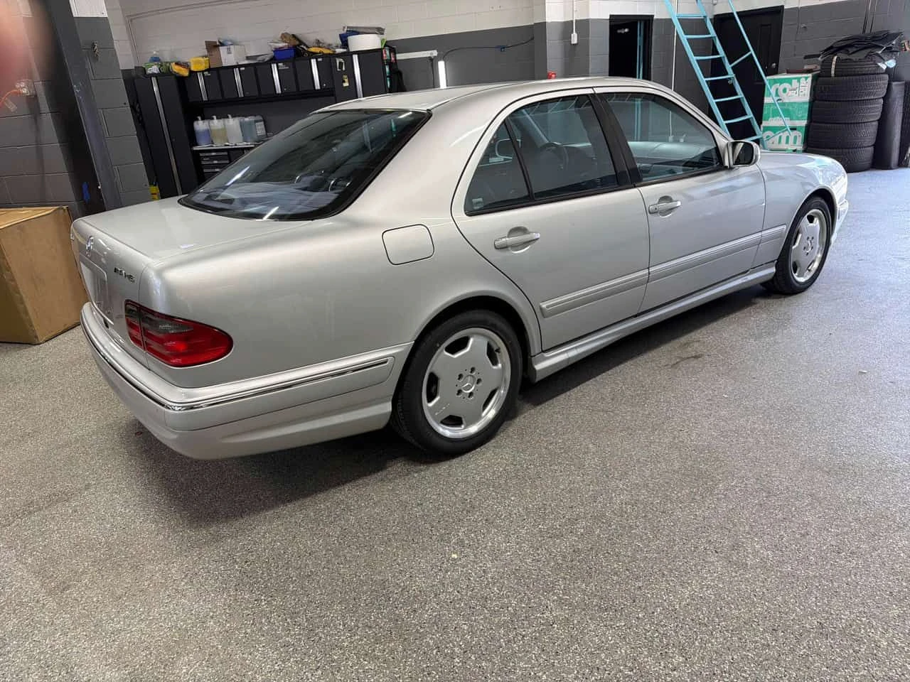 Mercedes-Benz E 55 * 5.5L * CARFAX * БЕЗ ПЪРВОНАЧАЛНА ВНОСКА, снимка 3 - Автомобили и джипове - 54107952