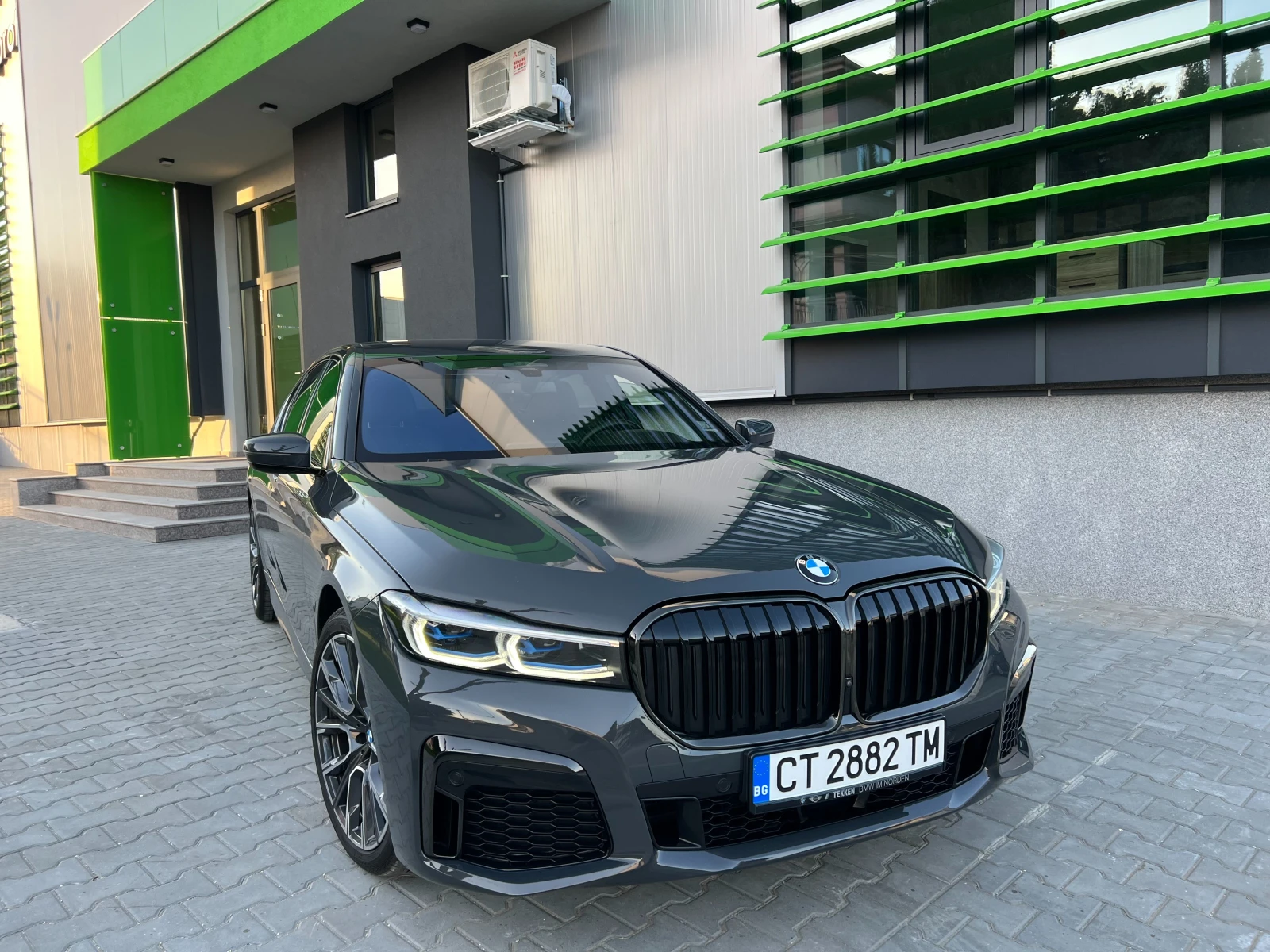 BMW 740 xDrive G11 LCI Dravit Grey, снимка 2 - Автомобили и джипове - 54326467