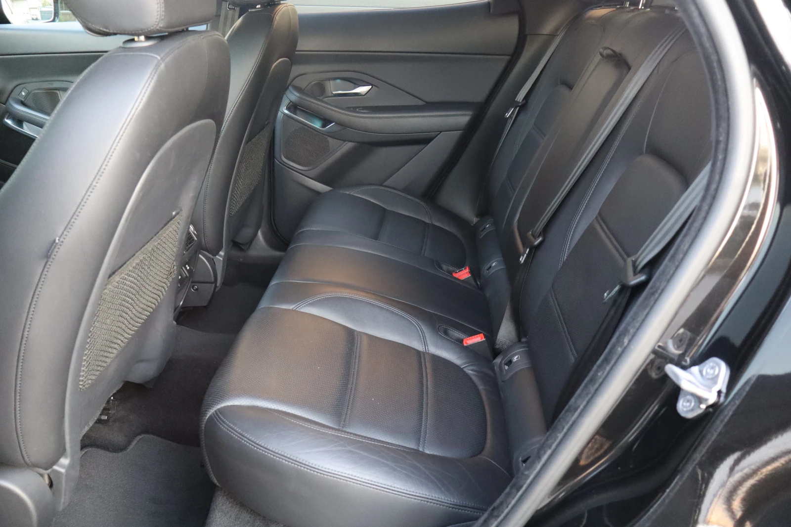 Jaguar E-pace 2.0* SPORT* FULL* 151000KM* , снимка 12 - Автомобили и джипове - 55700317
