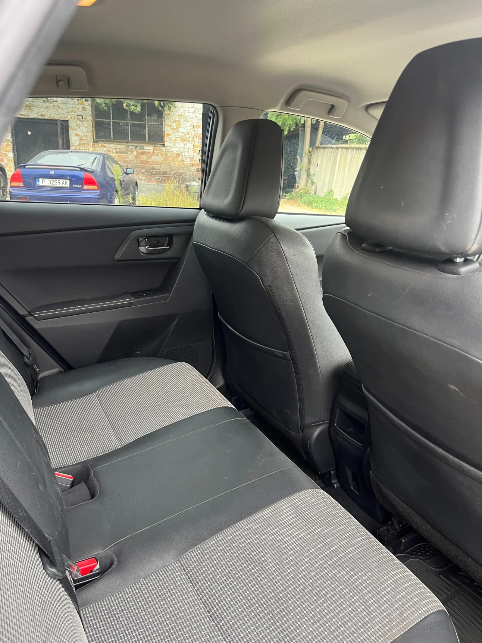 Toyota Auris 1.6 d4d lounge carplay full led, снимка 6 - Автомобили и джипове - 56220299