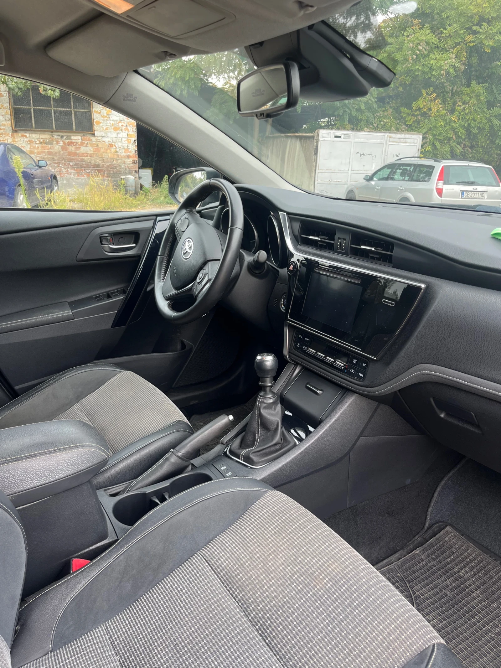 Toyota Auris 1.6 d4d lounge carplay full led, снимка 5 - Автомобили и джипове - 56220299