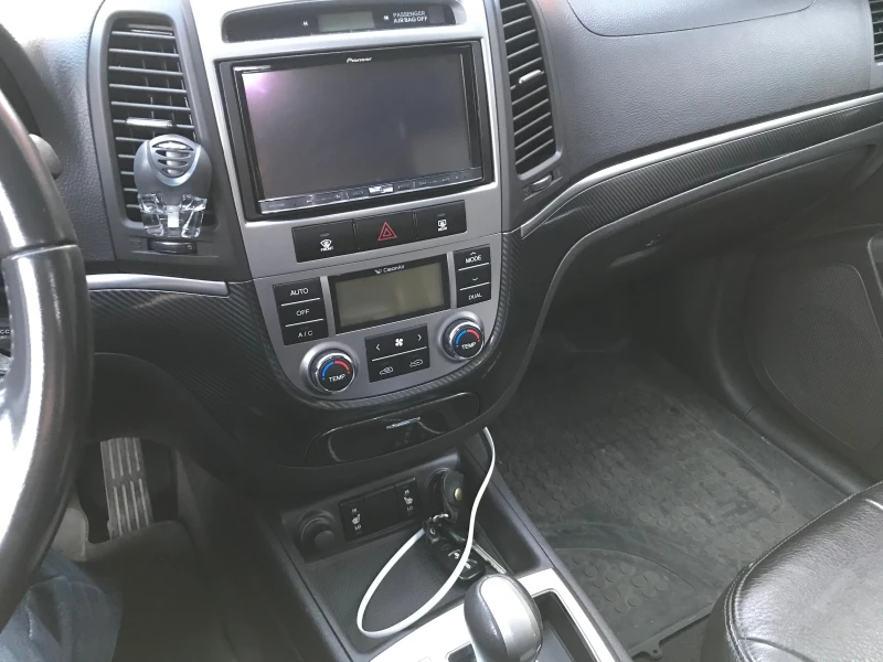 Hyundai Santa fe 2.4i, 4x4, снимка 7 - Автомобили и джипове - 47698311