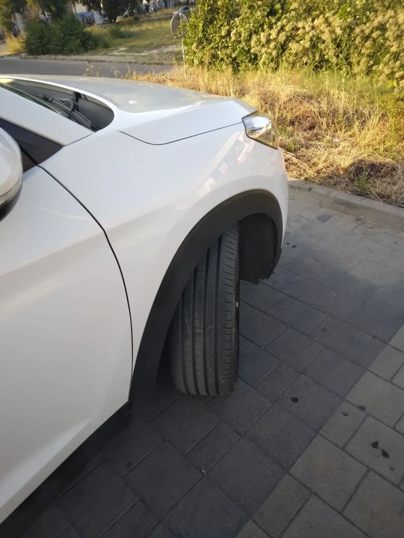 Hyundai Tucson, снимка 2 - Автомобили и джипове - 52130440