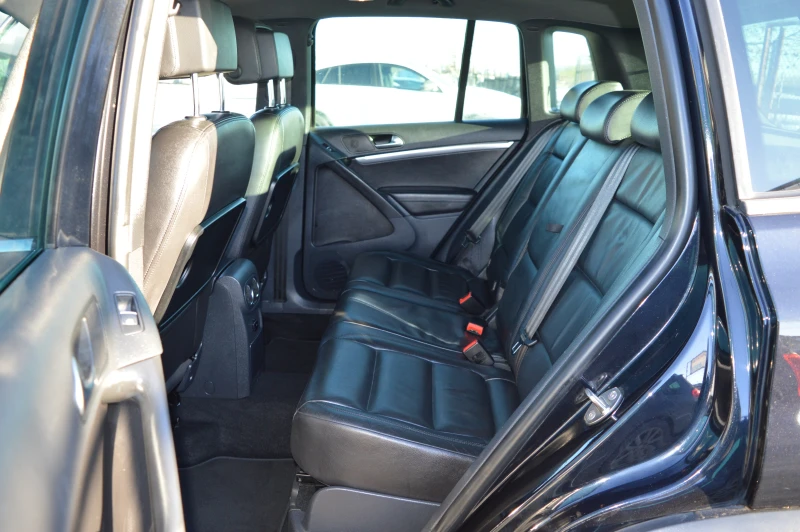 VW Tiguan VW Tiguan R-LINE AUTOMAT 4X4 FACELIFT, снимка 12 - Автомобили и джипове - 53053560