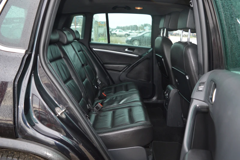 VW Tiguan VW Tiguan R-LINE AUTOMAT 4X4 FACELIFT, снимка 15 - Автомобили и джипове - 53053560
