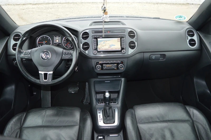 VW Tiguan VW Tiguan R-LINE AUTOMAT 4X4 FACELIFT, снимка 7 - Автомобили и джипове - 53053560