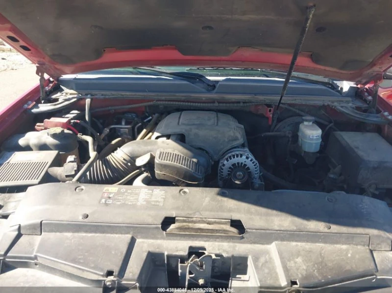 Chevrolet Suburban 5.3L V-8 VVT, 320HP 4X2 Drive, снимка 15 - Автомобили и джипове - 53077896