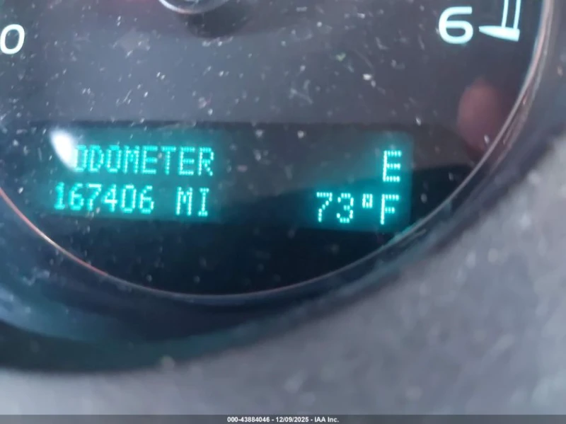 Chevrolet Suburban 5.3L V-8 VVT, 320HP 4X2 Drive, снимка 7 - Автомобили и джипове - 53077896