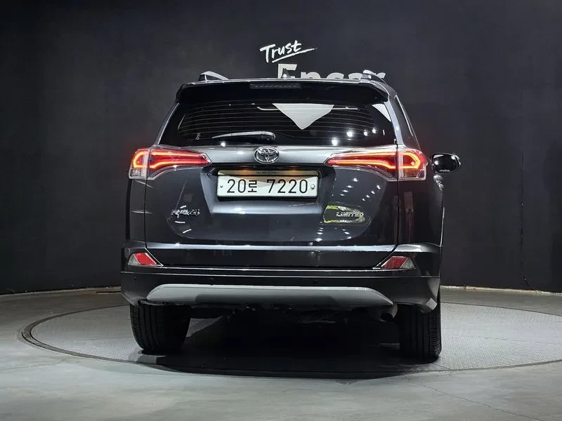 Toyota Rav4 2.5 2Wd 4Th Generation, снимка 4 - Автомобили и джипове - 56354494