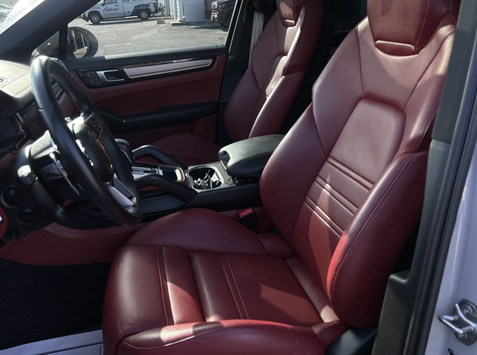 Porsche Cayenne 2023 Porsche Cayenne Platinum Edition Coupe - изображение 7