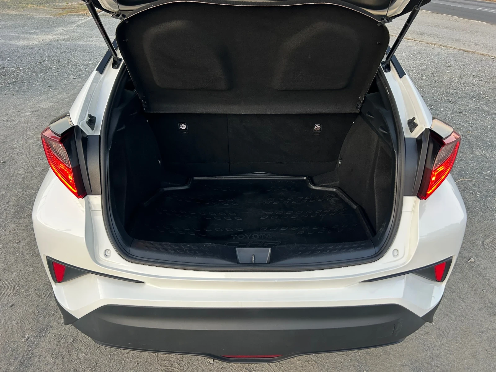 Toyota C-HR FACELIFT / 1.8 HYBRID /  6F /    | Mobile.bg   15