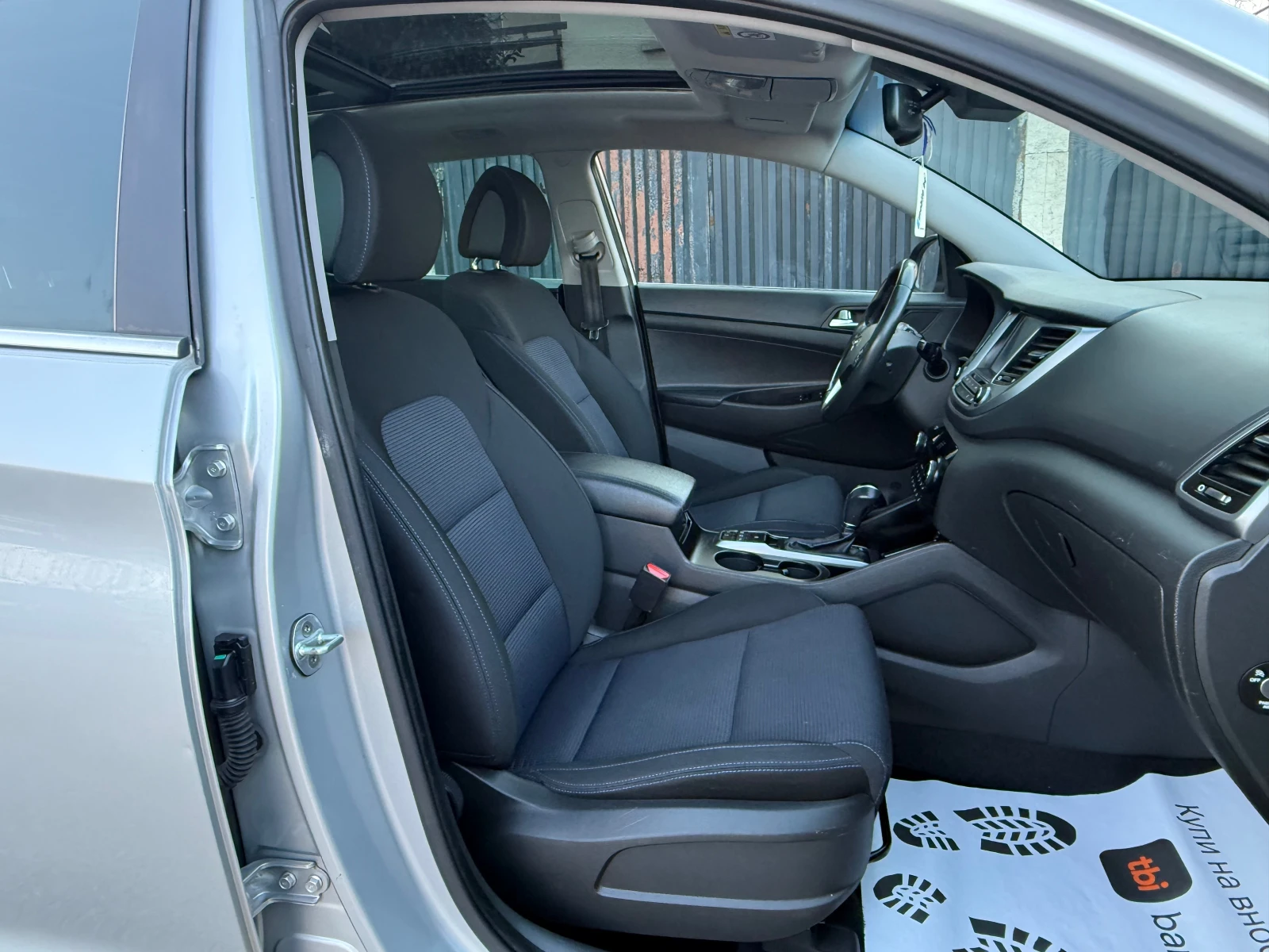 Hyundai Tucson 1.7CRDI PREMIUM-PANORAMA-NAVI-KAMERA, снимка 9 - Автомобили и джипове - 53818060