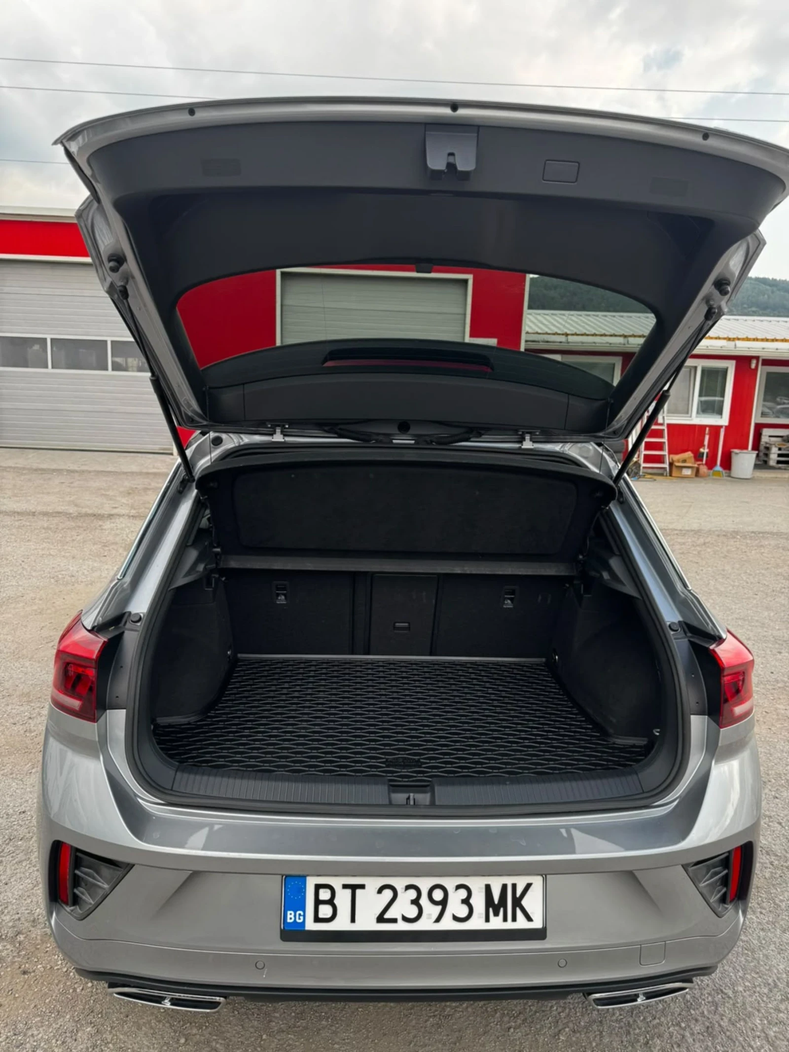 VW T-Roc 2.0TDI, 4Х4, R-LINE, FULL, 53230km, КАМЕРА 360 , снимка 4 - Автомобили и джипове - 55195027