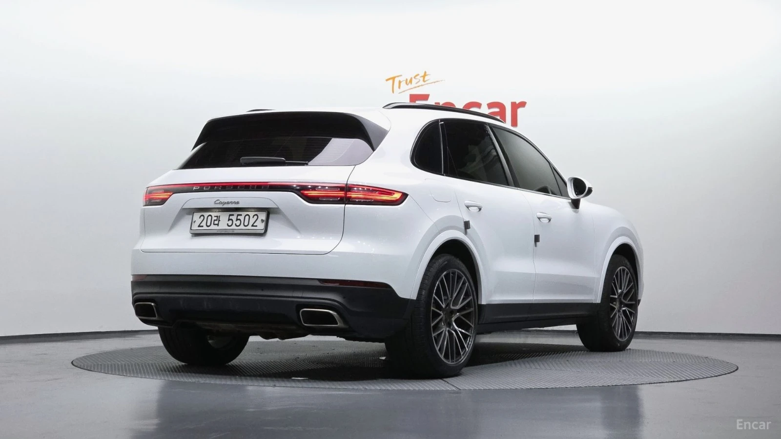 Porsche Cayenne 3.0* КОЖА* НАВИ* ПАНО* КАМЕРА, снимка 2 - Автомобили и джипове - 55528291