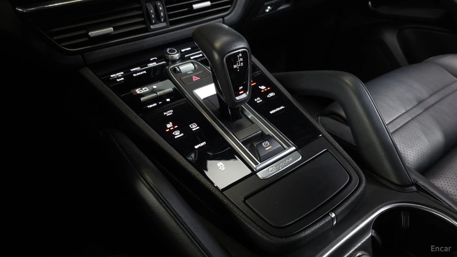 Porsche Cayenne 3.0* КОЖА* НАВИ* ПАНО* КАМЕРА, снимка 7 - Автомобили и джипове - 55528291