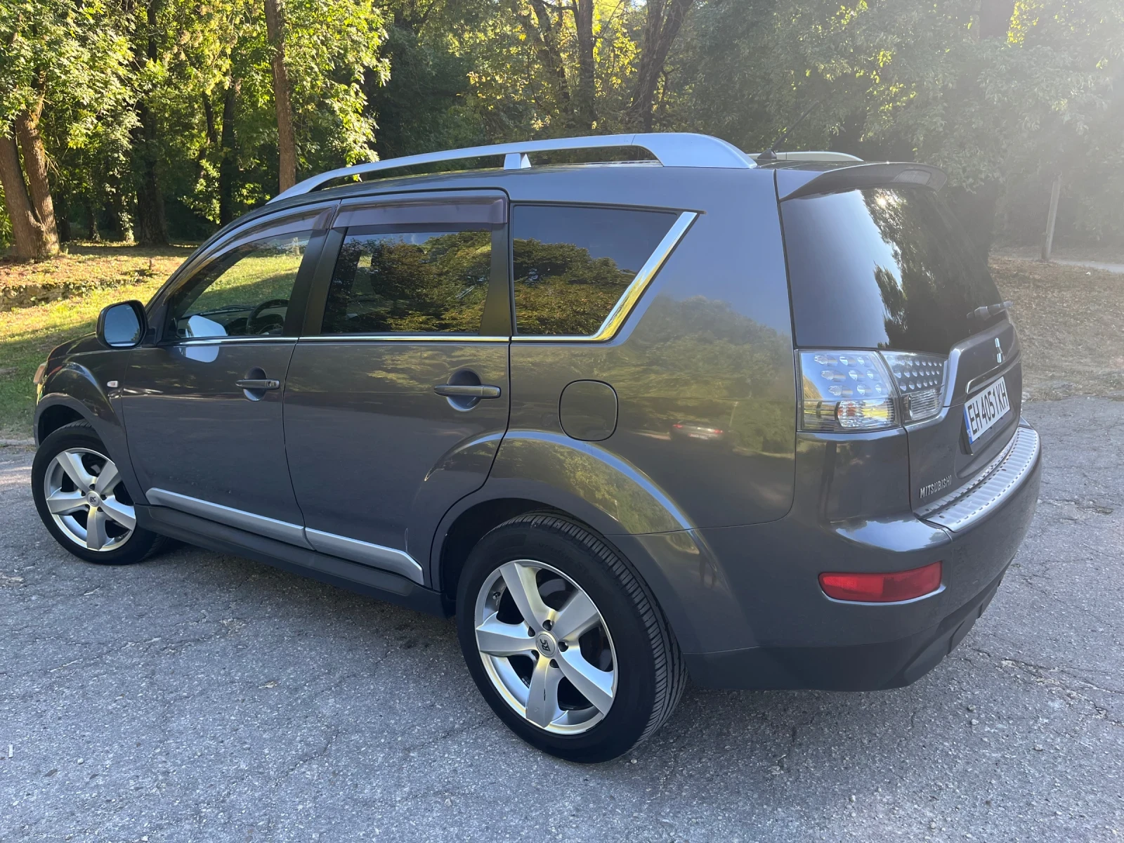 Mitsubishi Outlander, снимка 3 - Автомобили и джипове - 55890975
