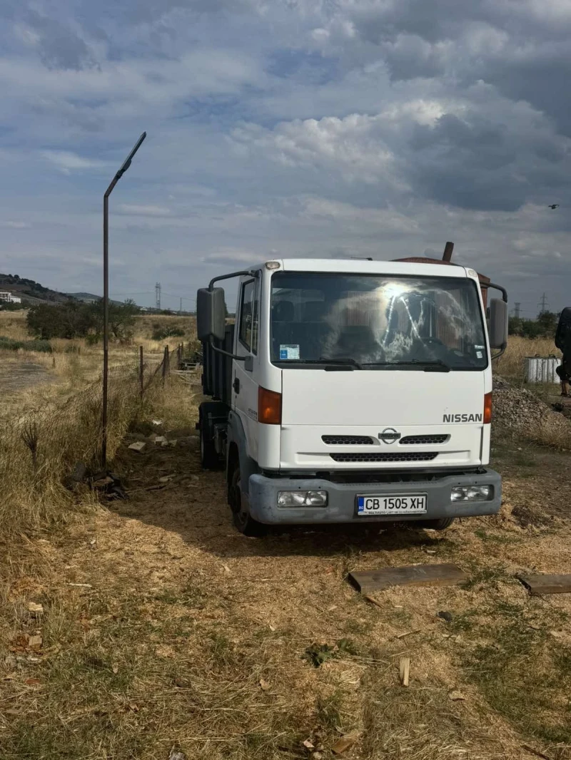Nissan Atleon До 3.5 тона, снимка 6 - Камиони - 53102797