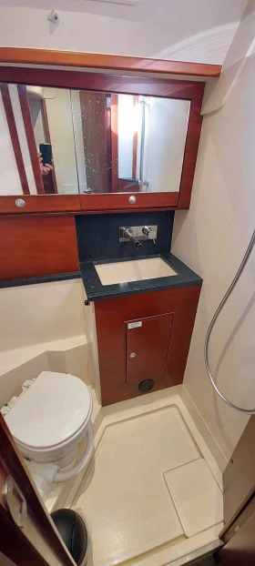 Ветроходна лодка Hanse 540e, снимка 12