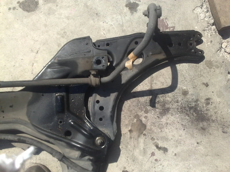 Носач за Ауди А3 1.8 125к.с 97г. (преден десен)