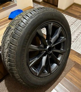        235/60R18  Honda Cr-v