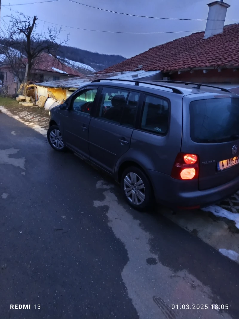 VW Touran, снимка 5 - Автомобили и джипове - 49580120