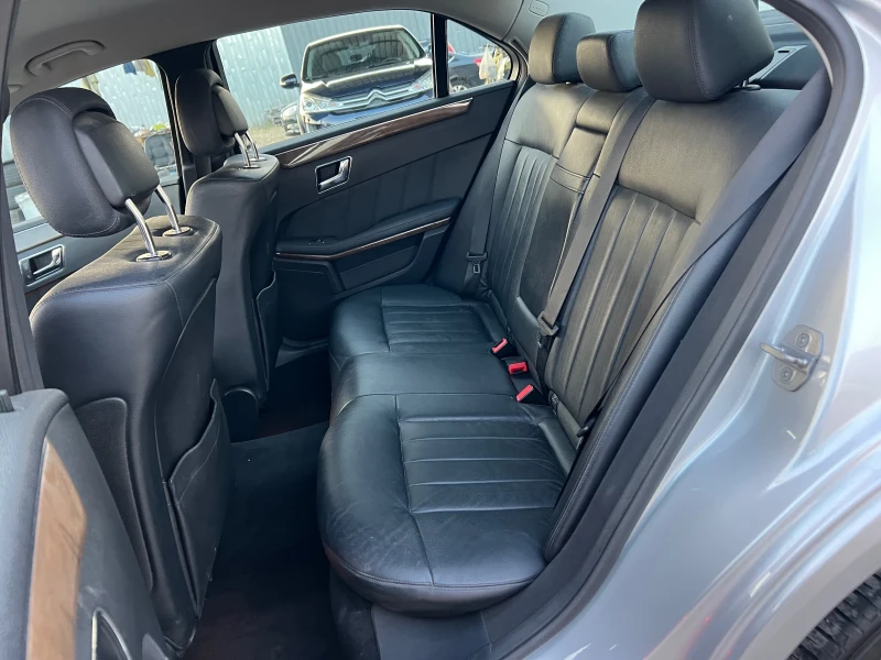 Mercedes-Benz E 250 2.2CDI- 204к.с./ Подгрев/ Парктроник/ ел. Седалки, снимка 12 - Автомобили и джипове - 51000783