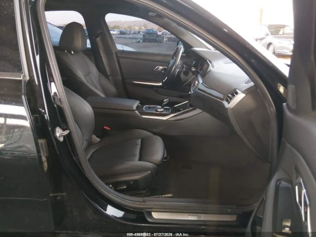 BMW 330 * КОЖА* ПОДГРЕВ* ШИБИДАХ* КАМЕРА* , снимка 5 - Автомобили и джипове - 55652963