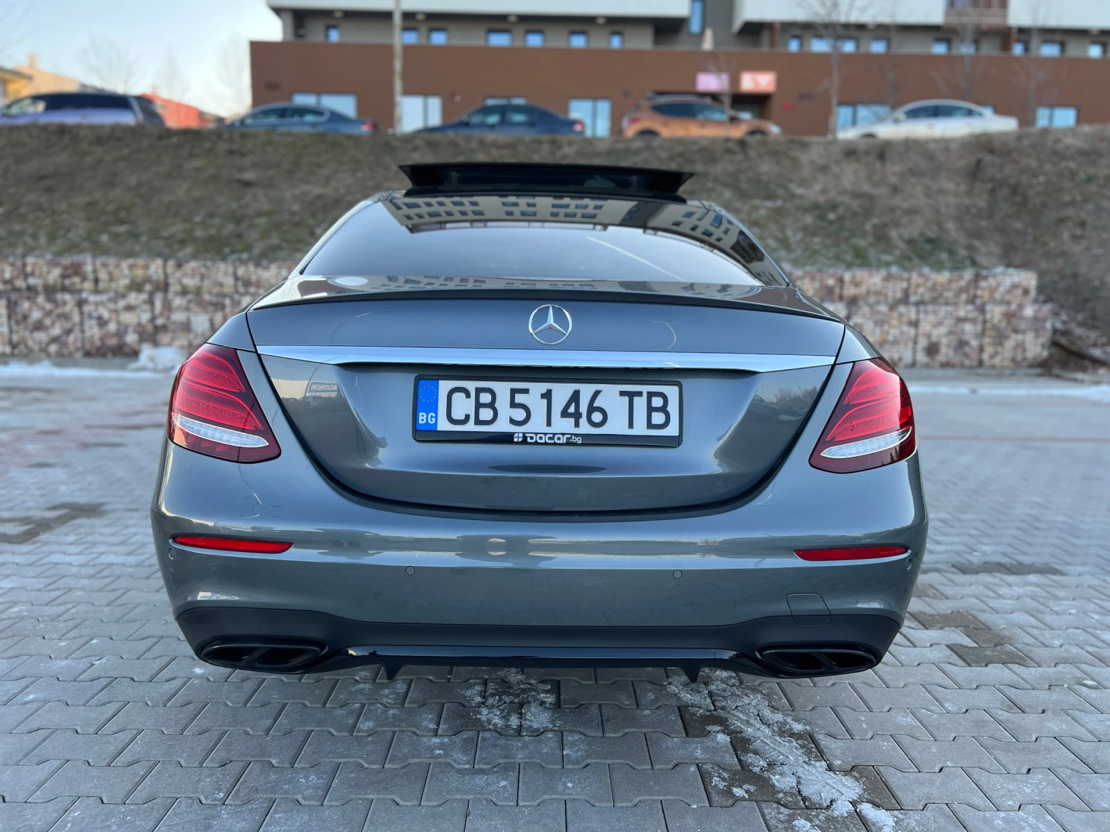 Mercedes-Benz E 43 AMG  - изображение 4